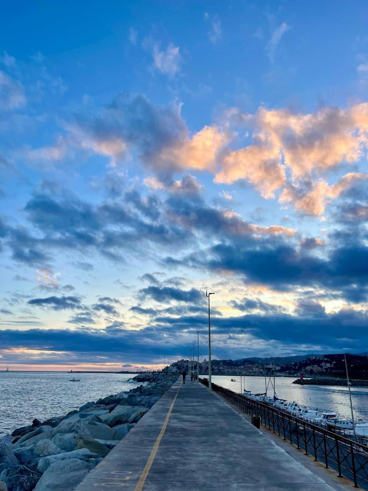 Casa Vacanza A 100 Metri Dal Mare Imperia Buitenkant foto