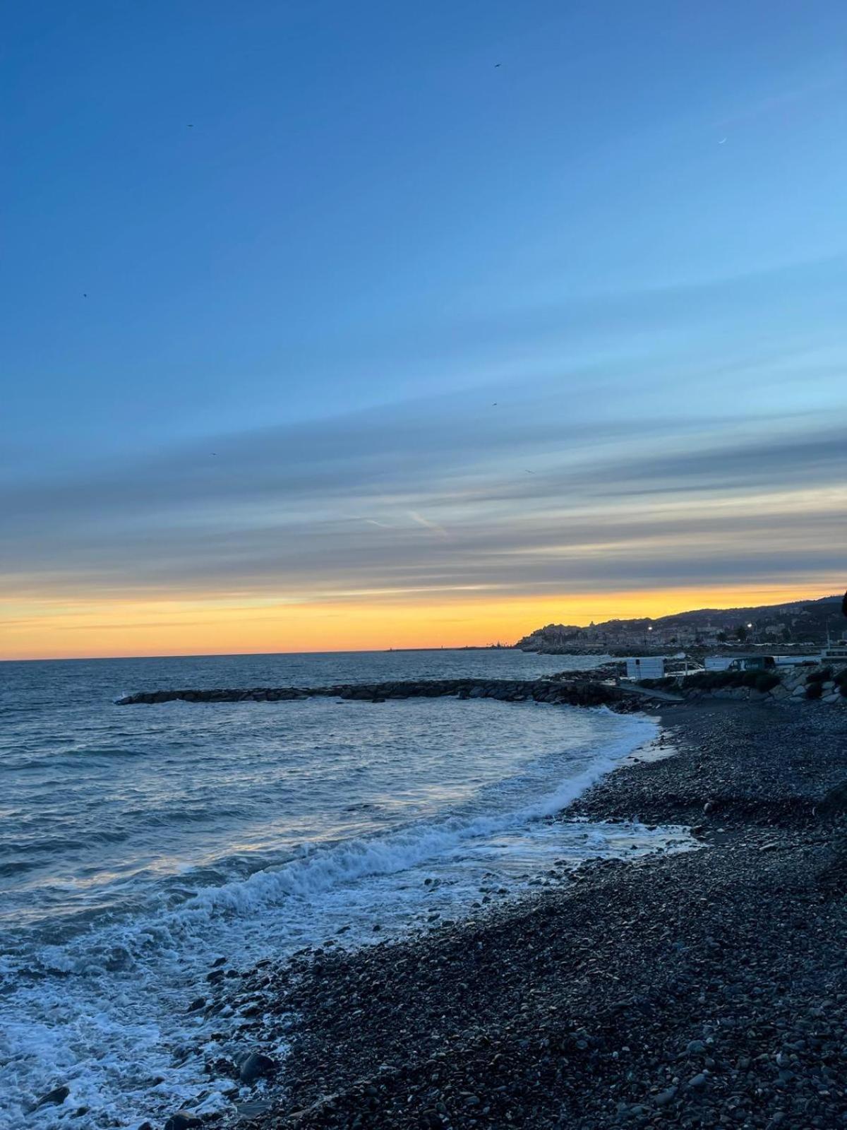 Casa Vacanza A 100 Metri Dal Mare Imperia Buitenkant foto